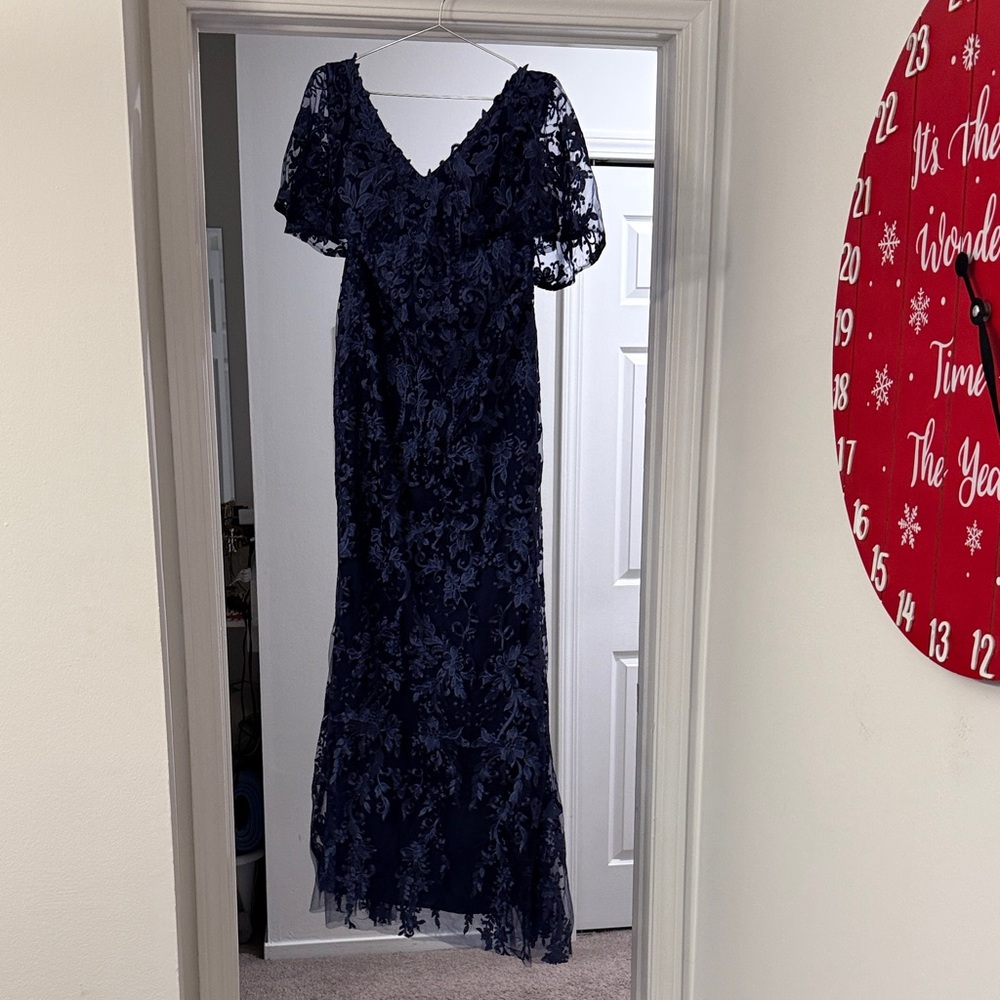 Elegant Navy Lace Evening Gown